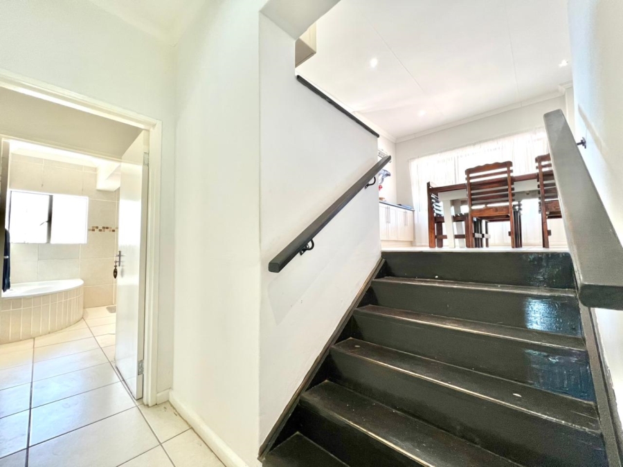 5 Bedroom Property for Sale in Paradise Beach Eastern Cape